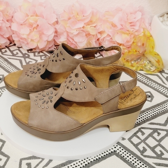 NATURALIZER SOUL Mia Taupe Wedges Size 11M - Picture 3 of 14